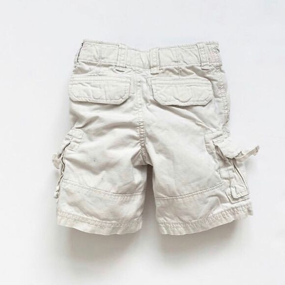 BABygap off white cargo shorts  GUC 2T - Picture 2 of 2